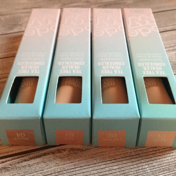 models own concealer